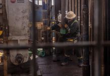 Petróleo supera los 100 dólares ante tensiones entre EU e Irán