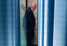 A última hora, Trump anuncia acuerdo preliminar tras amenazar con desaparecer Irán; oposición en EU condena crímenes de guerra