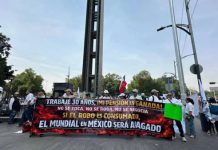 Jubilados de Pemex, CFE y Banobras marchan en Reforma contra el tope a “pensiones doradas”