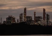 Dos Bocas se ‘apaga’: Refinación de petróleo cae 23% en junio tras meses de incidentes