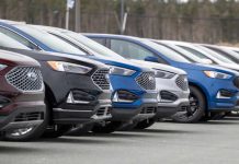 Trump anuncia arancel del 50 % a autos de Canadá desde enero de 2027: ‘Ha estafado a Estados Unidos’