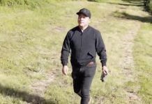 Dejan corona de flores en su auto: aguacatero denuncia amenazas y falta de protección
