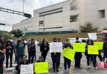 “Derechos humanos, comida sin gusanos”: protestan residentes del Hospital General de México